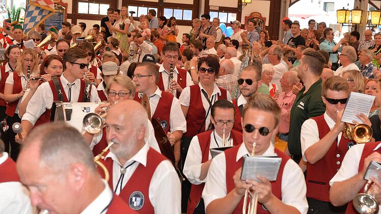 Die Kulmbacher Bierwoche hat begonnen. Foto: Ronald Rinklef