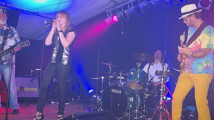 ie schwedische Band "Karin Rudefelt & Dr. Blues" begeisterte mit ihrer sehr lebendig und unkonventionell daherkommenden neuen Art von Blues.  Foto: Schülein