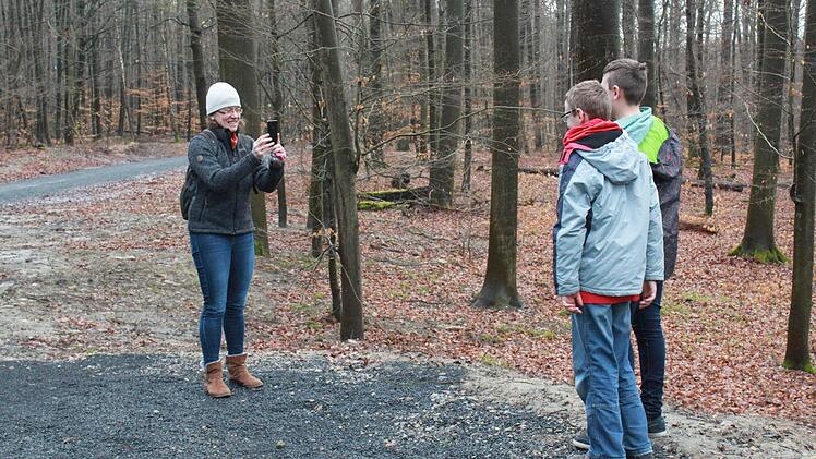 Gisela Bauer macht noch eine Aufnahme vom Ebrach-Besuch.Foto: Anette Schreiber