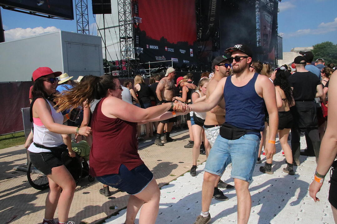 Halbnackt oder im Kostüm: Stimmung bei RIP 2017