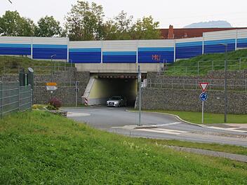 Die Unterführung zwischen dem Kreisverkehr am Kurbereich und der Staffelsteiner Bahnhofstraße wird mehrere Wochen wegen der Sanierung gesperrt.Matthias Einwag