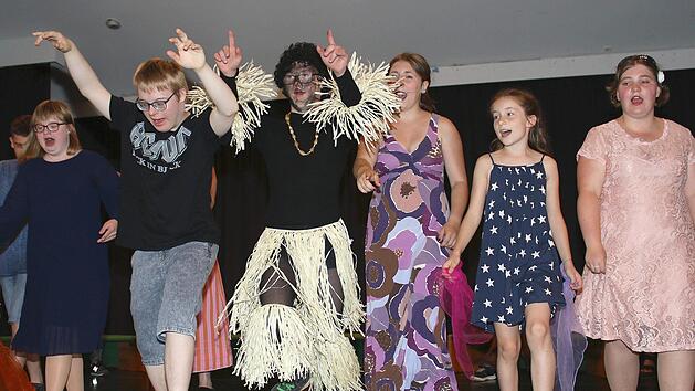 "Heute ist ein sch&ouml;ner Tag": Besser h&auml;tten es die jungen Musicaldarsteller des Bereichs "Offenen Hilfen" der Lebenshilfe Ha&szlig;berge nicht singen k&ouml;nnen.  Ralf Naumann