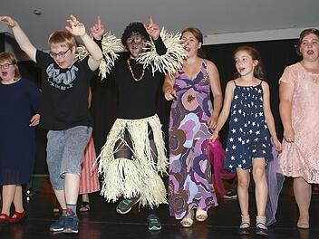 "Heute ist ein schöner Tag": Besser hätten es die jungen Musicaldarsteller des Bereichs "Offenen Hilfen" der Lebenshilfe Haßberge nicht singen können.  Ralf Naumann