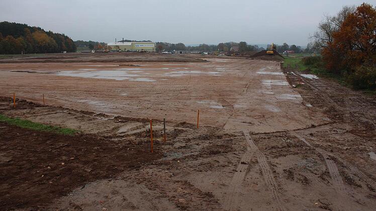 Stecken hier Schadstoffe im Auffüllmaterial? Foto: Peter Groscurth