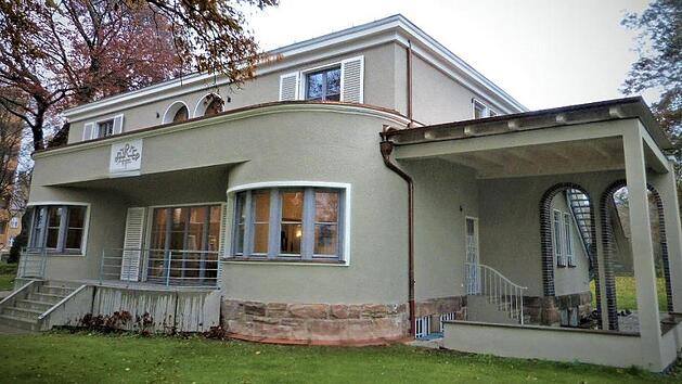 Das eigenwillige architektonische Erscheinungsbild der Ruppert-Villa korrespondierte mit der neoklassizistisch gestalteten Fassade des gegen&uuml;berliegenden Fabrikgeb&auml;udes und verbindet Zweckm&auml;&szlig;igkeit mit Sch&ouml;nheit.  Fotos: Werner Rei&szlig;aus