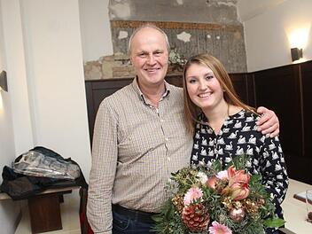 Ein Bild aus vergangenen Tagen: Zwischen der Jungen Liste und Bürgermeister Rudolf Brehm (links) sowie der zur CSU gewechselten künftigen Stadträtin Regina Enz ist das Tischtuch zerschnitten. Foto: Archiv/privat