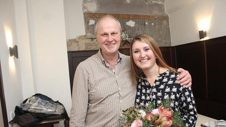 Ein Bild aus vergangenen Tagen: Zwischen der Jungen Liste und Bürgermeister Rudolf Brehm (links) sowie der zur CSU gewechselten künftigen Stadträtin Regina Enz ist das Tischtuch zerschnitten. Foto: Archiv/privat