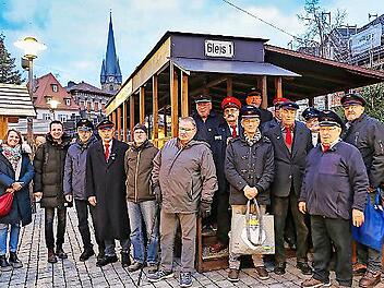 Die Schaffner der Märchenbahn trafen sich mit dem Bürgermeisterteam aus Lichtenfels