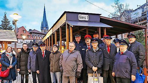Die Schaffner der Märchenbahn trafen sich mit dem Bürgermeisterteam aus Lichtenfels