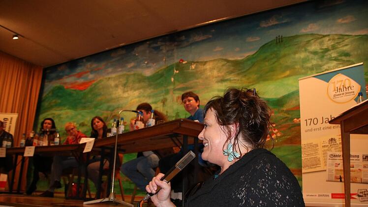 Eindrücke von der Podiumsdiskussion in Stengenroth. Foto: Ralf Ruppert