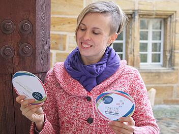 Die Eintrittskarten für die von Katharina Müller-Sanke gegründete "Kinderkultur in Thurnau" sind mit ihrer runden Form und den bunten Farben nicht nur für Kinder ansprechend. Mirjam Stumpf