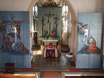 Die Fastentücher in der Schönauer Kirche sind eine Besonderheit und  Attraktion, die in der Region einmalig ist. Fotos: Marion Eckert