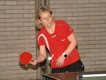 Elke Jakob (Bild) war mit zwei Einzelsiegen am 6:4-Auswärtserfolg des TSV Teuschnitz im Kreisduell beim TTC Wallenfels beteiligt.  Foto: Hans Franz