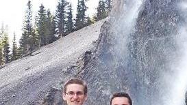 Sebastian Keil (r.) und ein Missionarskollege in den Bergen von British Colombia.