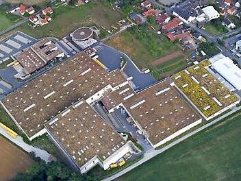 Auf dem Gelände der Firma Thomann in Treppendorf wird das Logistikzentrum erweitert.  Foto: Thomann