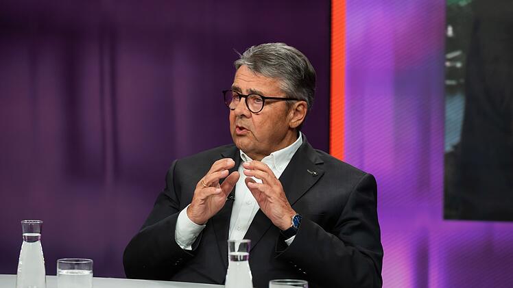 Sigmar Gabriel glaubt, dass die neuen Machthaber im Iran "eine Runde d&uuml;mmer, eine Runde radikaler als die alten" seien.