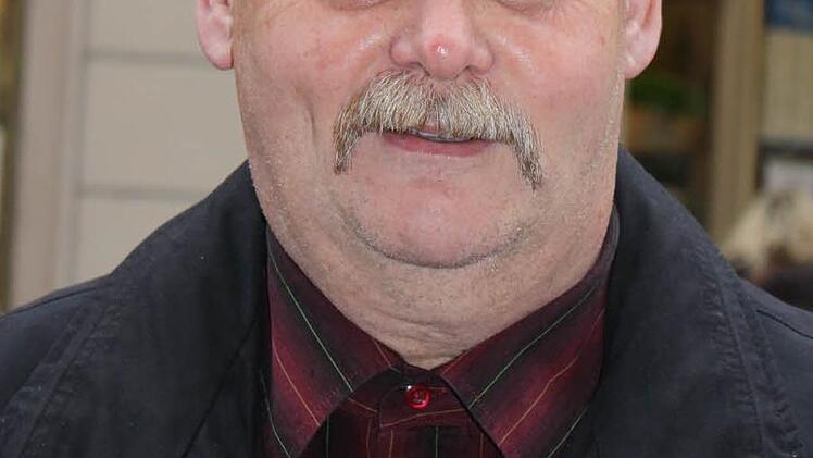 Harald Laufer (57 Jahre, aus Leinefelde): "Für mich ist diese ganze Zeitumstellung überhaupt nicht mehr sinnvoll. Damals ging es ja noch darum, Energie zu sparen. Dabei entstehen durch die Umstellung von Winter- auf Sommerzeit und umgekehrt ja nur zusätzliche Kosten, zum Beispiel Fahrplanänderungen oder ähnliches. Die Umstellung selbst merke ich persönlich gar  nicht."