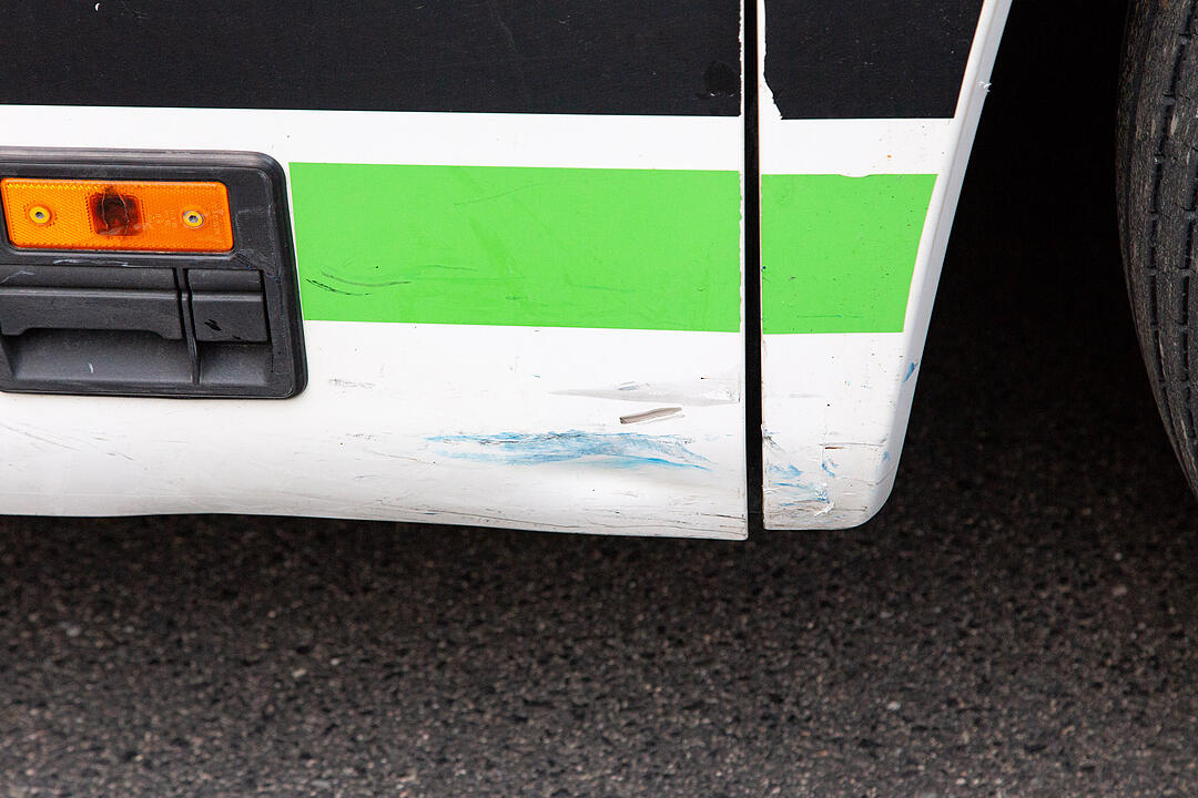 Motorrad kollidiert mit Linienbus: Coburger stirbt bei Unfall in Thüringen