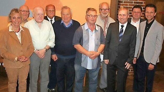 Die Geehrten mit Monika Faber (links) und Bürgermeister Andreas Hügerich (rechts) Foto: privat