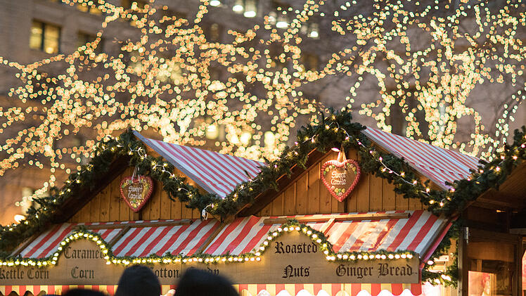 Kuriose US-Christkindlesmarkt-Kopie sorgt für Begeisterung - mit Nürnberger Bratwurst und Glühwein