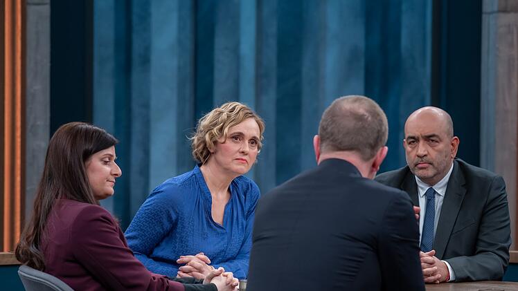 "Dass sich jetzt die deutschen Touristen mit den russischen Touristen in Dubai darum pr&uuml;geln, wer welches Auto mieten kann, damit man mit welchen Visum auch immer nach Riad kommen kann, ist absurd", beklagte Omid Nouripour (rechts).