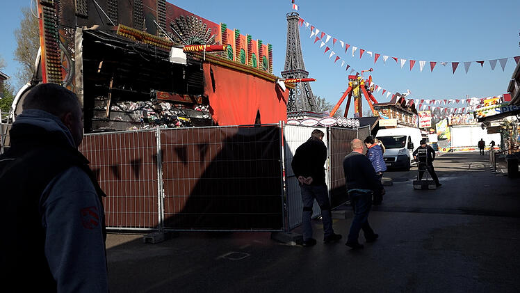 Feuer auf N&uuml;rnberger Volksfest: Brand in Losbude