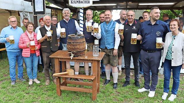 Ein Prosit auf die Festtage des Wald- und Wiesenfestes Weiden.