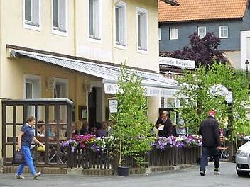 Bekannt und beliebt wegen ihrer unvergleichlichen fränkischen Küche ist die "Einkehr zur Schmiede". Der Biergarten ist ein gemütlicher Treffpunkt.  Foto: Jürgen Scheibe