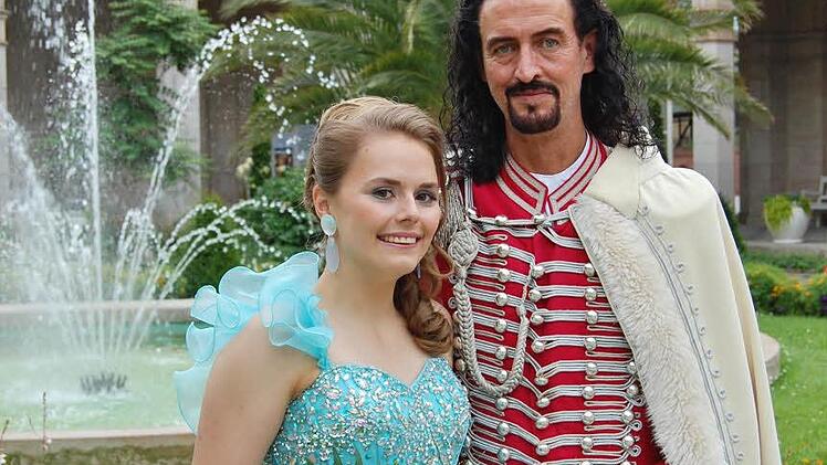 Quellenkönigin Victoria Brath (20) und ihr Fürst Ferenc II. Rakoczy alias Timo Baier Foto: Sigismund von Dobschütz