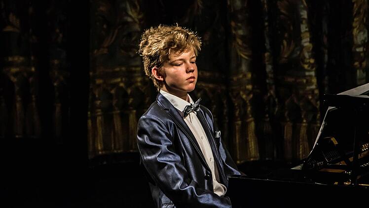 Marcel Ruppel begeisterte am Flügel bei der Matinee "Jugend spielt für Jugend" im Landestheater Coburg.Foto: Jochen Berger
