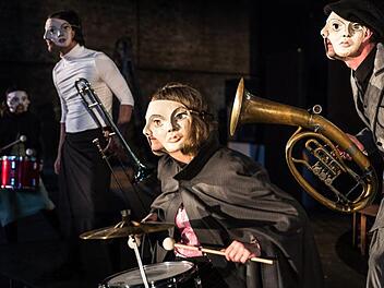 Schauspiel, Musik und Kurzweil verbreitet die Truppe der Shakespeare Company Berlin am Sonntag, 18. Februar, beim  Theaterring im Kurtheater. Foto: Ingo Woesner