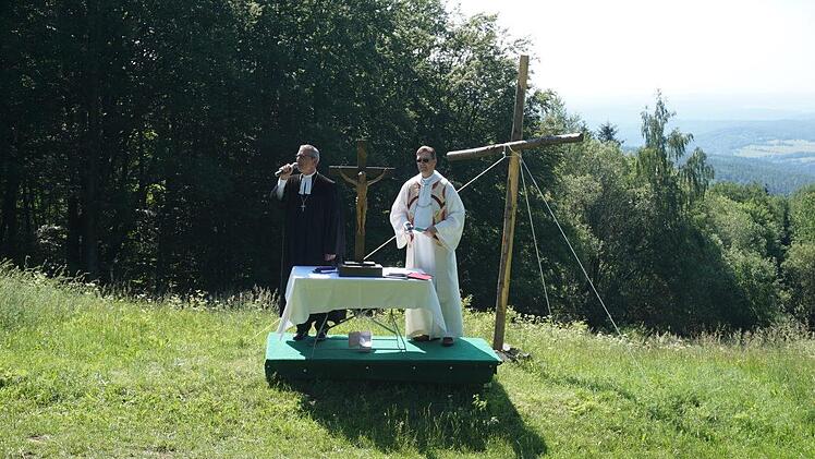 Zweiter ökumenischer Berggottesdienst am Neustädter Haus mit Dekan Dr.  Matthias Büttner und Dekan Dr. Andreas Krefft.Marion Eckert