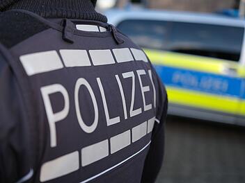 A70 im Kreis Bamberg: Autofahrer (87) überholt Streifenwagen im Einsatz rechts