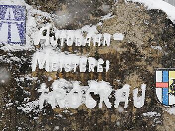 Ohne den Schnee von gestern wäre der Streik an der Autobahnmeisterei im oberfränkischen Trockau wohl ins Leere gegangen.Fotos: Michael Gründel