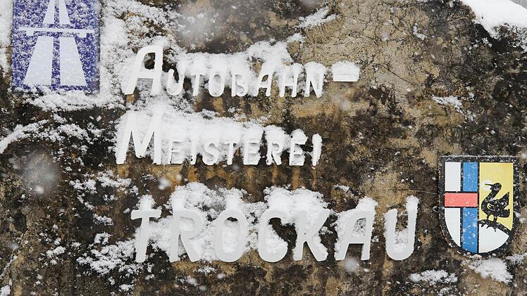 Ohne den Schnee von gestern wäre der Streik an der Autobahnmeisterei im oberfränkischen Trockau wohl ins Leere gegangen.Fotos: Michael Gründel