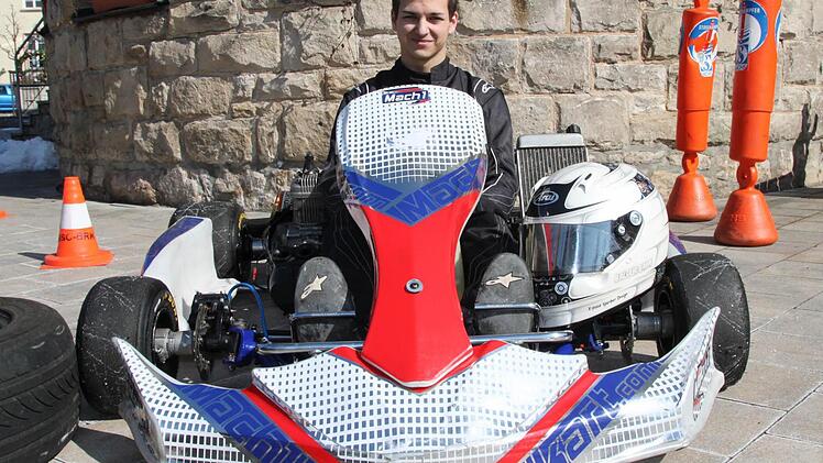 Mit seinem Kart will es Baldur Bahn weit bringen - am liebsten bis aufs Siegerpodest. Foto: Ulrike Müller