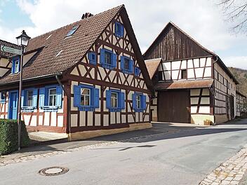Die Ortsdurchfahrt in Frankendorf ist in keinem guten Zustand. Darüber hinaus fehlt ein durchgängiger Fußweg.