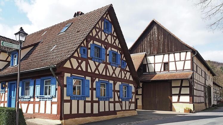 Die Ortsdurchfahrt in Frankendorf ist in keinem guten Zustand. Darüber hinaus fehlt ein durchgängiger Fußweg.