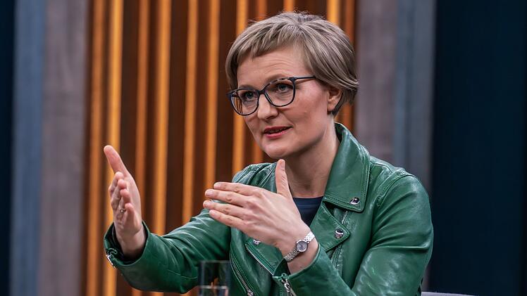 Gr&uuml;nen-Chefin Franziska Brantner streitet ab, dass ihre Partei in Baden-W&uuml;rttemberg eine Schmutzkampagne gegen CDU-Spitzenkandidat Manuel Hagel gefahren hat.