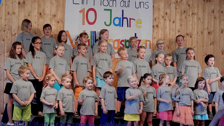 Die "Wallburg-Spatzen", jüngster Chor der Sängerlust Eltmann, beim Jubiläums-Auftritt Foto: Günther Geiling