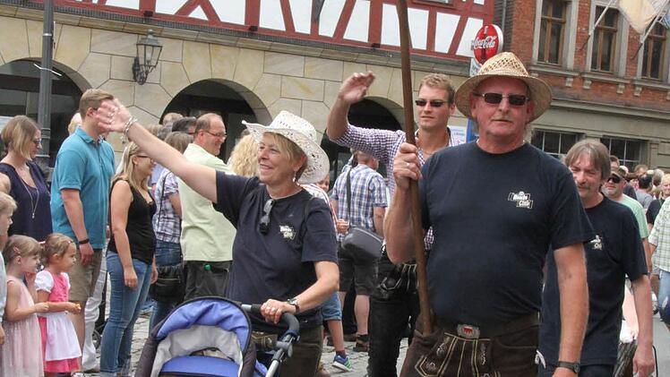 Impressionen vom Festzug der Fanclubs Foto: Sonny Adam