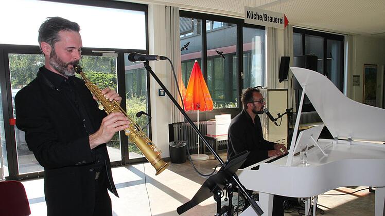 "Hit The Road Jack" sangen und spielten Pianist und Sänger Karsten Friedrich sowie Klarinettist Peter Übelmesser vom Duo "Barfly". Foto: Stephan Stöckel