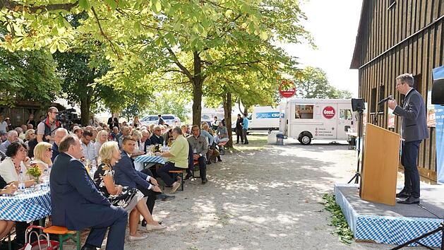 Politischer Fr&uuml;hschoppen der CSU  im Kosbacher Stadl Pascale ferry