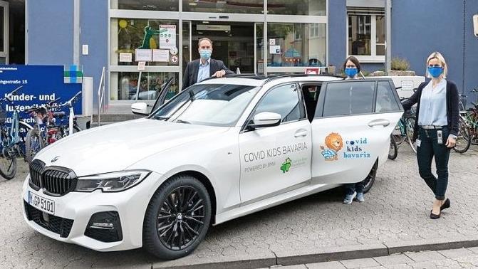 Das Erlanger Studienteam Prof. Dr. Joachim Wölfle, Direktor der Kinderklinik, Dr. Irmgard Toni und Prof. Dr. Antje Neubert, Leiterin des Erlanger Forschungsteams, macht ab Mitte Oktober Rachenabstriche in nordbayerischen Grundschulen und Kindertagesstätten (von links). Foto: Michael Rabenstein/Uni-Klinikum Erlangen