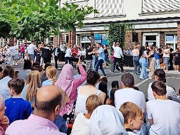 Tanzauff&uuml;hrung beim Sommerfest der Kliegl-Schule
