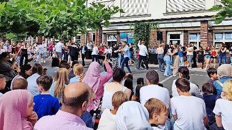 Tanzauff&uuml;hrung beim Sommerfest der Kliegl-Schule