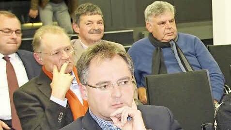 Auch mit von der Partie: Vorne Stephan Horn (Wifög), dahinter die Stadträte Jürgen Oehm, Gerhard Amend und Hans Weberpals sowie Lautertals Bürgermeister Sebastian Straubel (ganz links).