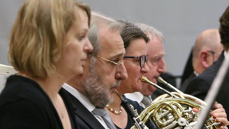Impresionen vom Sinfoniekonzert in der Franz Goebel Halle Rödental mit dem Jugendorchester Rödental und dem Orchester der Musikfreunde NeustadtFoto: Jochen Berger