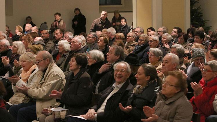 Impressionen vom Weihnachtskonzert mit dem Collegium Musicum in der Coburger Morizkirche, das zahlreiche Zuhörer anlockte.Foto: Jochen Berger
