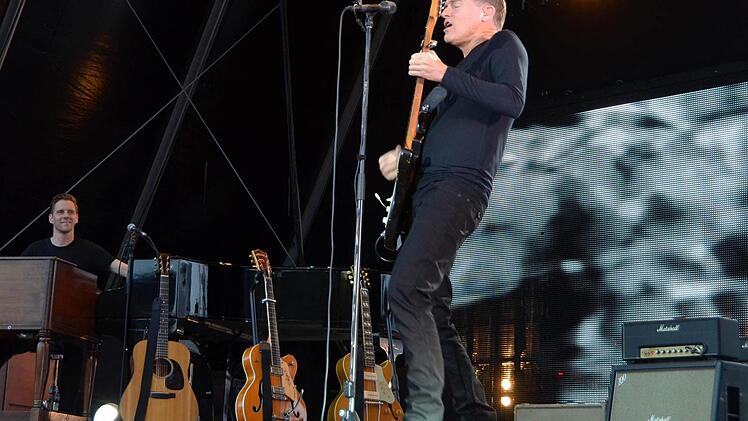 Bryan Adams bei seinem Konzert in Bad Kissingen Foto: Peter Rauch